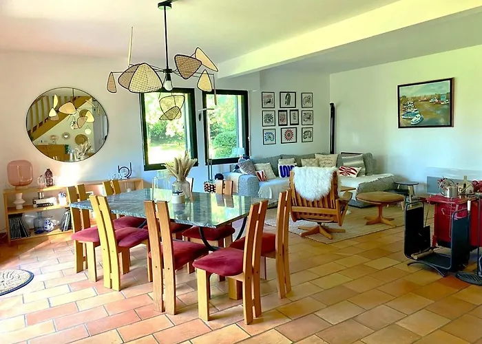 M St Arnoult Holiday home